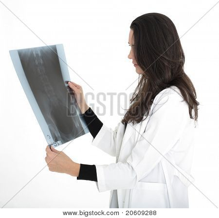 肺を探して女性の医者または胴体の x 線