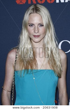 WEST HOLLYWOOD - FEB 12: Poppy Delevigne anländer på Gucci och RocNation Pre-GRAMMY Brunch hölls