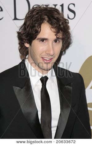 BEVERLY HILLS - 7 Şubat: Josh Groban Clive Davis ve Recording Academy mevcut inci gelen