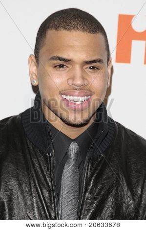 BEVERLY HILLS - 7 de fevereiro: Chris Brown chegando no Clive Davis e a Academia de gravação presente th