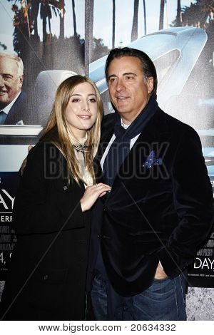 LOS ANGELES - MAR 22: Andy Garcia, datter ankommer til Los Angeles HBO Premiere af hans måde på 