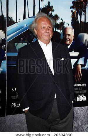 LOS ANGELES - MAR 22: Graydon Carter přijde na Los Angeles HBO premiéra 