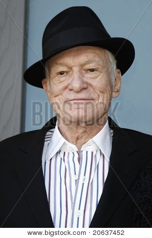 LOS ANGELES - 18 NOV: Hugh Hefner vid en ceremoni där Hugh Hefner mottar första grundarens 