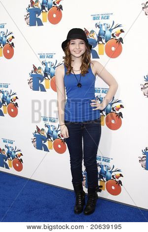 LOS ANGELES - APR 10: Sammi Hanratty ankommer til 'Rio' Los Angeles Premiere på Graumans kinesiske