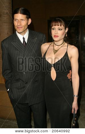 LOS ANGELES - MAR 12: Crispin Glover, Alexa Lauren na premierze 