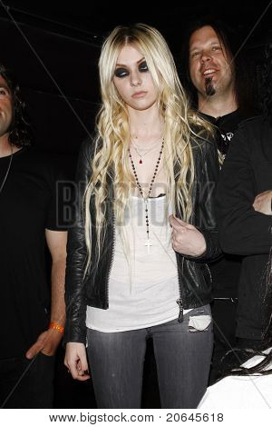 LOS ANGELES - április 9: Taylor Momsen a Vans Warped Tour 2010 sajtótájékoztató és Kick Off Party