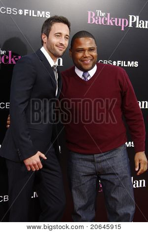 LOS ANGELES - 21 avril : Alex O'Loughlin et Anthony Anderson à la première de CBS Films 