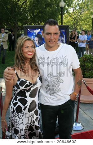 BEVERLY HILLS - Temmuz 29: Vinnie Jones, eşi 'Stardust' Paramount stüdyoları Hol yapılan galasında