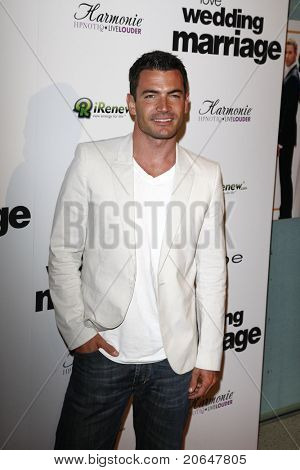 WEST HOLLYWOOD - 17. května: Aiden Turner na premiéře 