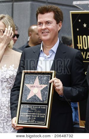 LOS ANGELES - 23. května: Simon Fuller na ceremoniálu, kde Simon Fuller obdrží hvězdu na Hollywood