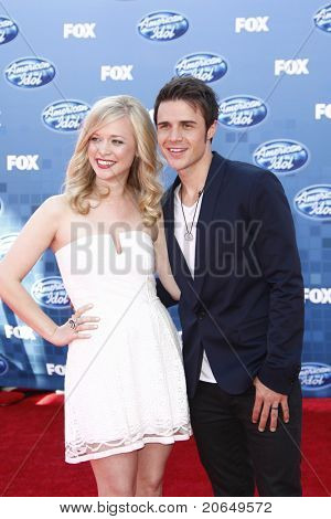 LOS ANGELES - 25 maja: Kris Allen, żona Katy w Finale American Idol w Nokia Theater w Los 