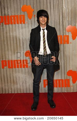 LOS ANGELES - NOV 11: Tchad Rogers på PUMA presenterar den afrikanska Bazaar parten i Los Angeles, Californ