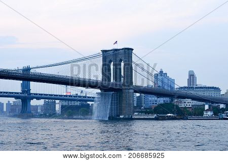 Brooklyn Bridge - Waterfalls - Nyc