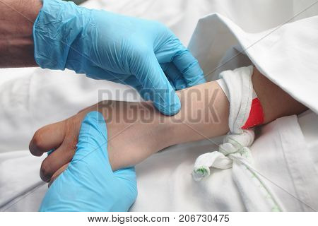 Meical check of the patient's pulse in hospital