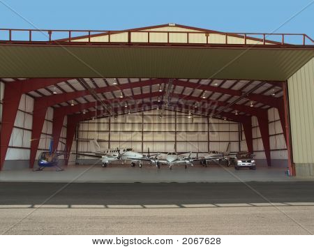 Hangar pełen zabawek