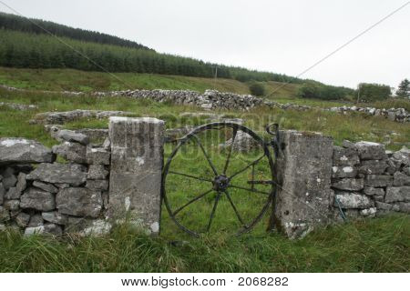Gate