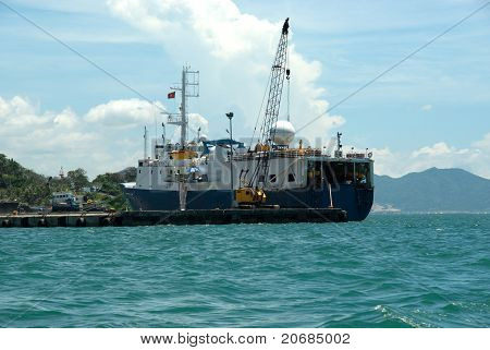 Нефть наблюдения корабля стыковка