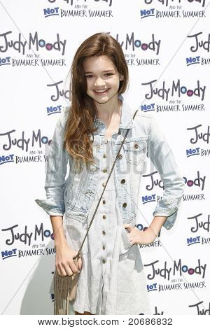 LOS ANGELES - 4 de JUN: Ciara Bravo en el estreno de Relativity Media ' Judy Moody y la no Bumme
