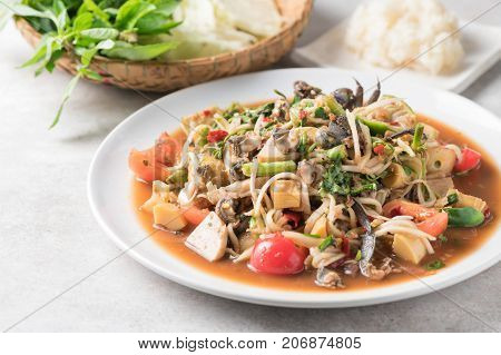 Thai Spicy Papaya Salad With Pork Sausage