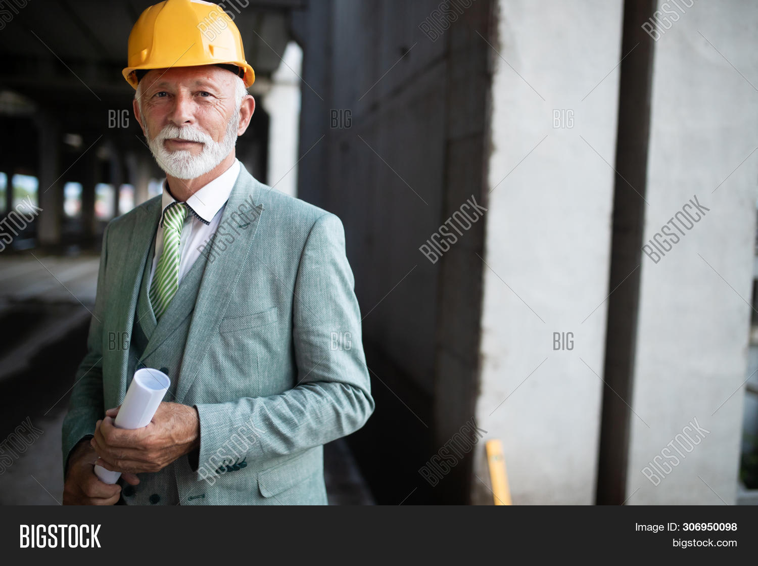 Инженеры бизнесмены. Мужчина 50 лет на стройке. Бизнесмен на стройке. Инженеры бизнесмены. Свадьба инженеров.