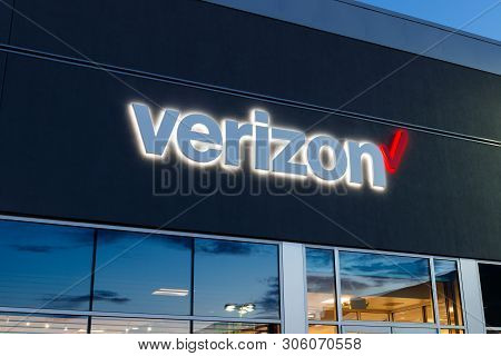 Las Vegas - Circa June 2019: Verizon Wireless Retail Location. Verizon Delivers Wireless, High-capac