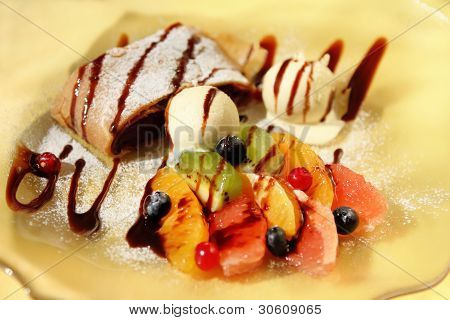 Cherry Apfelstrudel met ijs