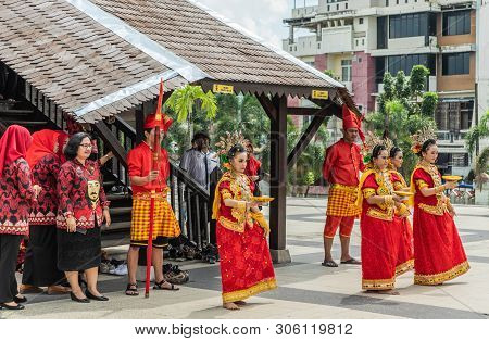 Makassar, Sulawesi, Indonesia - February 28, 2019: Welcome By Women And Men In Traditional Local Gar