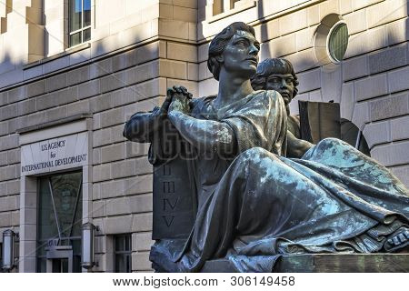 Washington Dc, United States - May 6, 2019 Statue Ronald Reagan International Trade Building Us Agen