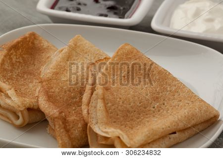 Serving Pancakes