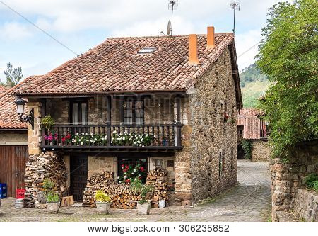 Barcena Mayor, Cabuerniga Valley, With Typical Stone Houses Is One Of The Most Beautiful Rural Villa