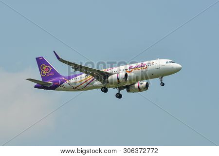 Bangkok, Vietnam - Sep 17, 2018. Thai Smile Hs-txt (airbus A320) Landing At Suvarnabhumi Airport (bk