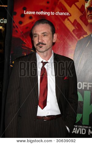 LOS ANGELES - 25 jan: Ritchie Coster มาถึงที่ 