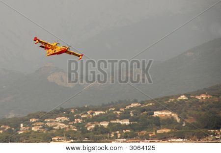 Canadair na Córsega