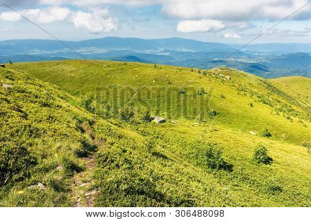 Beautiful Landscape Of Runa Mountain, Ukraine. Green Landscape On A Bright Forenoon. Ridge In The Di