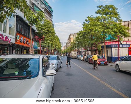 Shantou/china-30 March 2018:unacquainted People Of Tourist Walking On Shantou City Road At China.sha