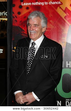 LOS ANGELES - JAN 25: Dennis Farina ankommer til 