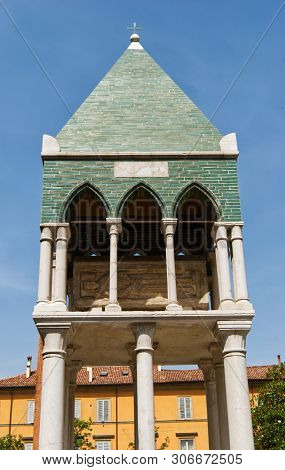 Medieval Ark Of Glossatory (tombe Dei Glossatori), Great Masters Of Law, Near Church Of San Domenico