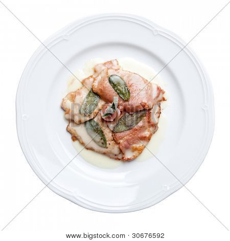 Saltimbocca - dana eti prosciutto ve taze adaçayı yaprakları ile dilim.