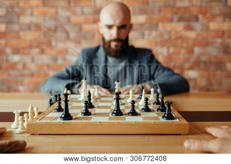 Male chess player, thinking process