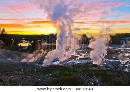 Norris Geyser Basin dopo il tramonto