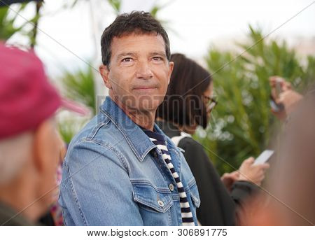 CANNES, FRANCE - MAY 18, 2019: Antonio Banderas attends the photocall for 