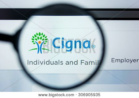 Los Angeles, California, Usa - 12 June 2019: Illustrative Editorial Of Cigna Website Homepage. Cigna