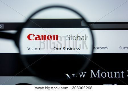 Los Angeles, California, Usa - 12 June 2019: Illustrative Editorial Of Canon Website Homepage. Canon