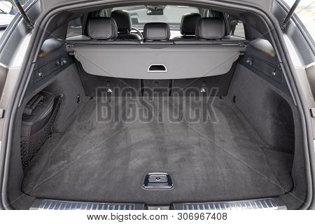 Mercedes-benz Eqc Ev Trunk