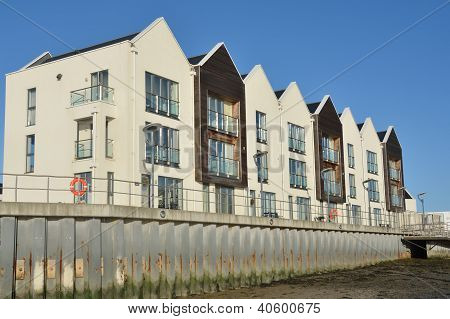 Riverside daireler