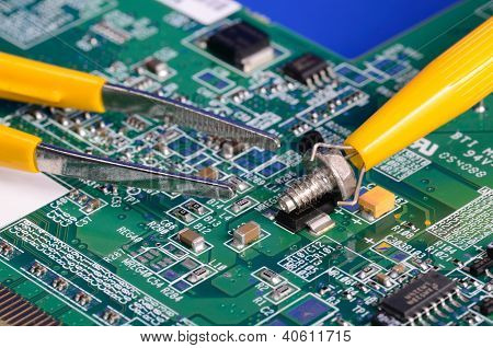 Computerdele og reparation værktøjer begrebet fejlfinding og vedligeholdelse