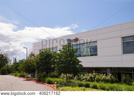 Kirkland, Washington State. Us. Part Of The Google Campus. Arrangement Of The Area Surrounding The B