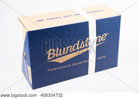 Bordeaux , Aquitaine  France - 02 02 2021 : Blundstone Tasmania Australia Logo And Sign Brand On New