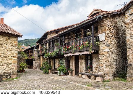 Barcena Mayor, Cabuerniga Valley, With Typical Stone Houses Is One Of The Most Beautiful Rural Villa