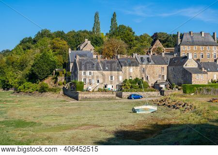 Saint-cast Le Guildo, France - August 25, 2019: Coastal Scenery At The Harbor Of Guildo, Brittany, F